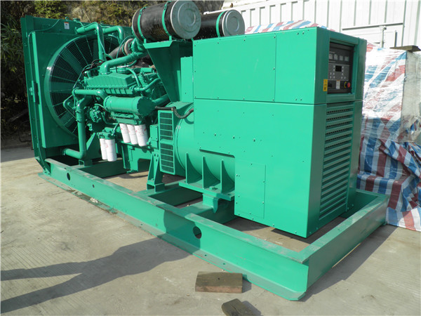 京山出租发电机 发电机组厂家：柴油发电机组的控制屏的作用是什么？