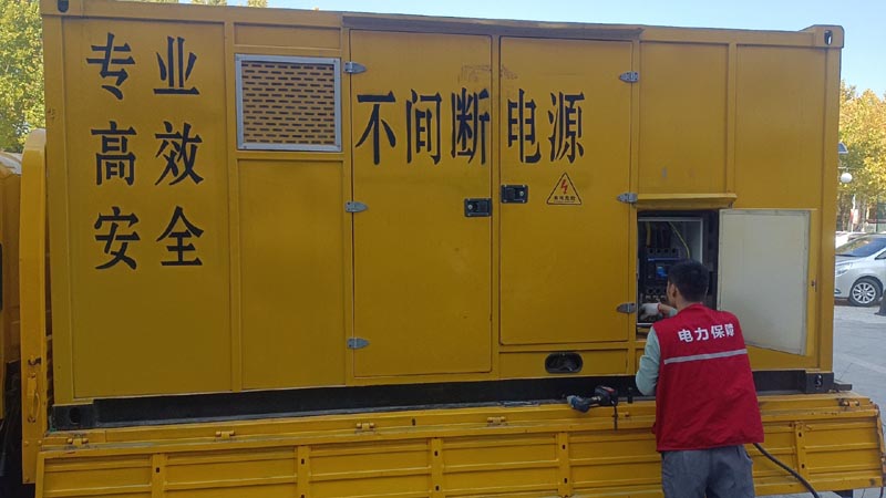 京山柴油发电机组和UPS电源配合使用时，如何避免切换过程中的电力中断？